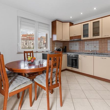 Apartment Mdm Buje Eksteriør billede