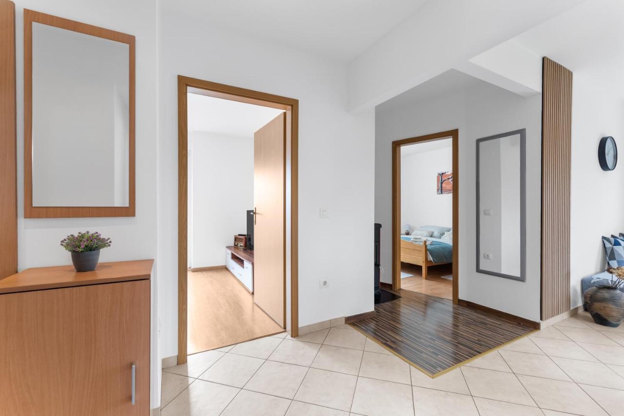Apartment Mdm Buje Eksteriør billede