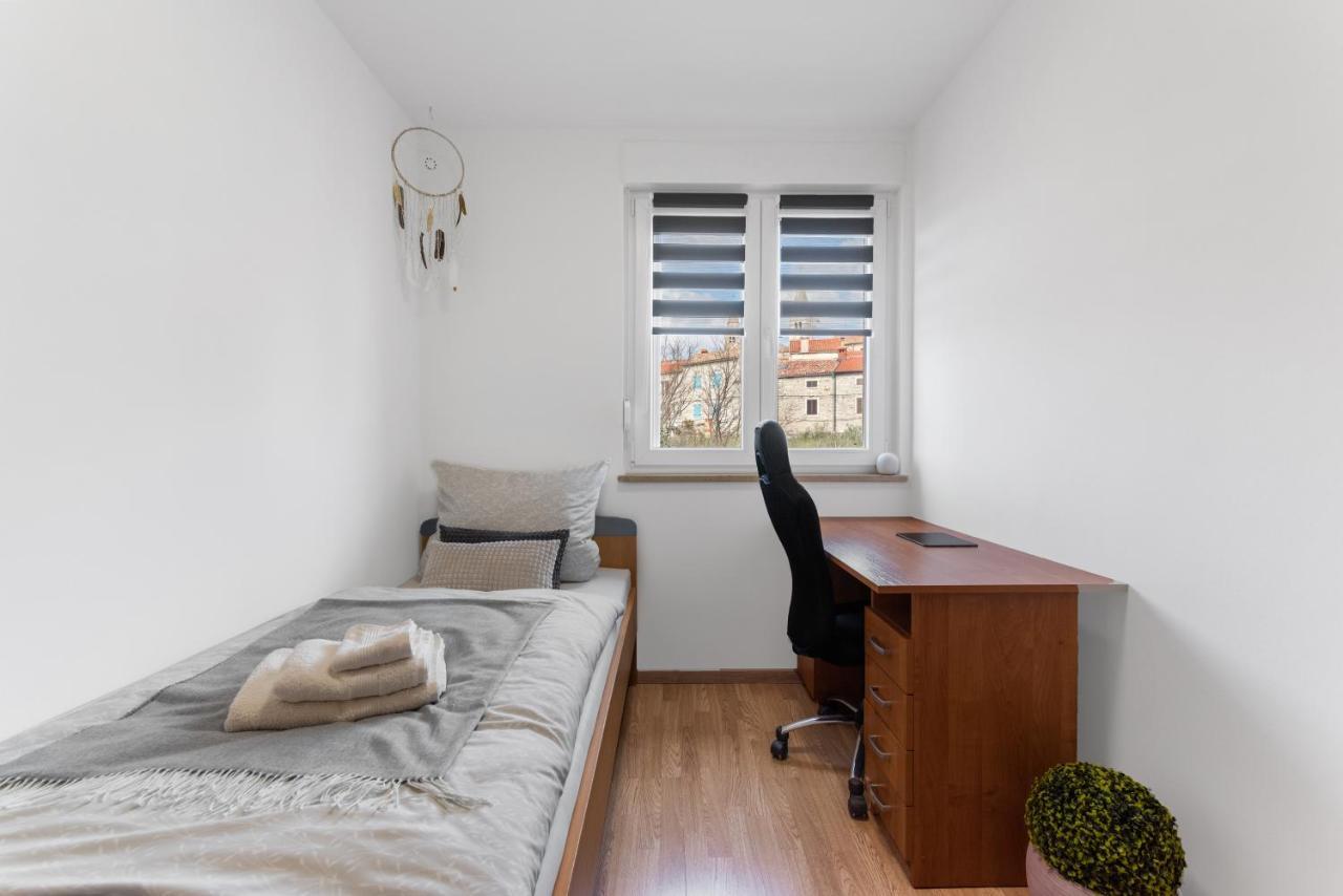 Apartment Mdm Buje Eksteriør billede