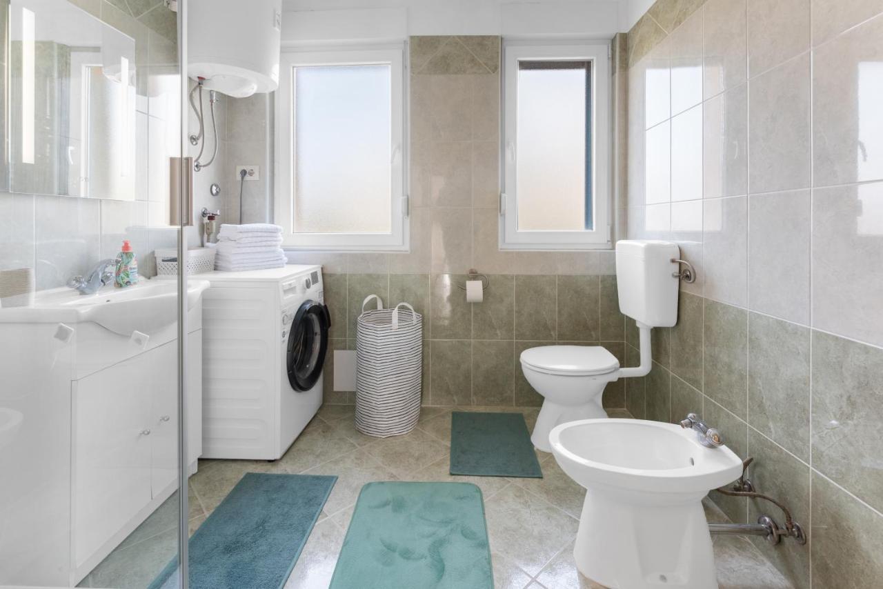 Apartment Mdm Buje Eksteriør billede