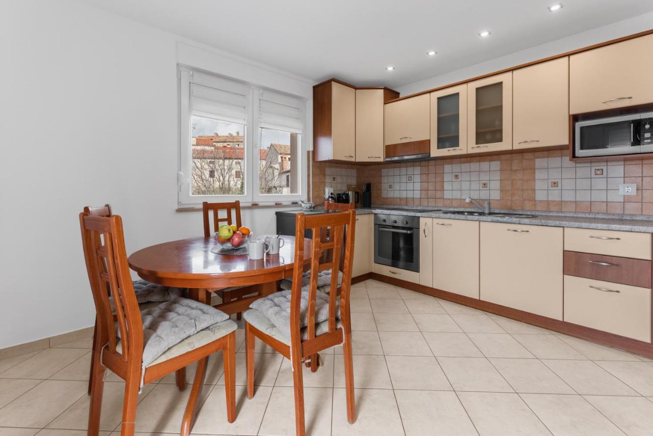 Apartment Mdm Buje Eksteriør billede