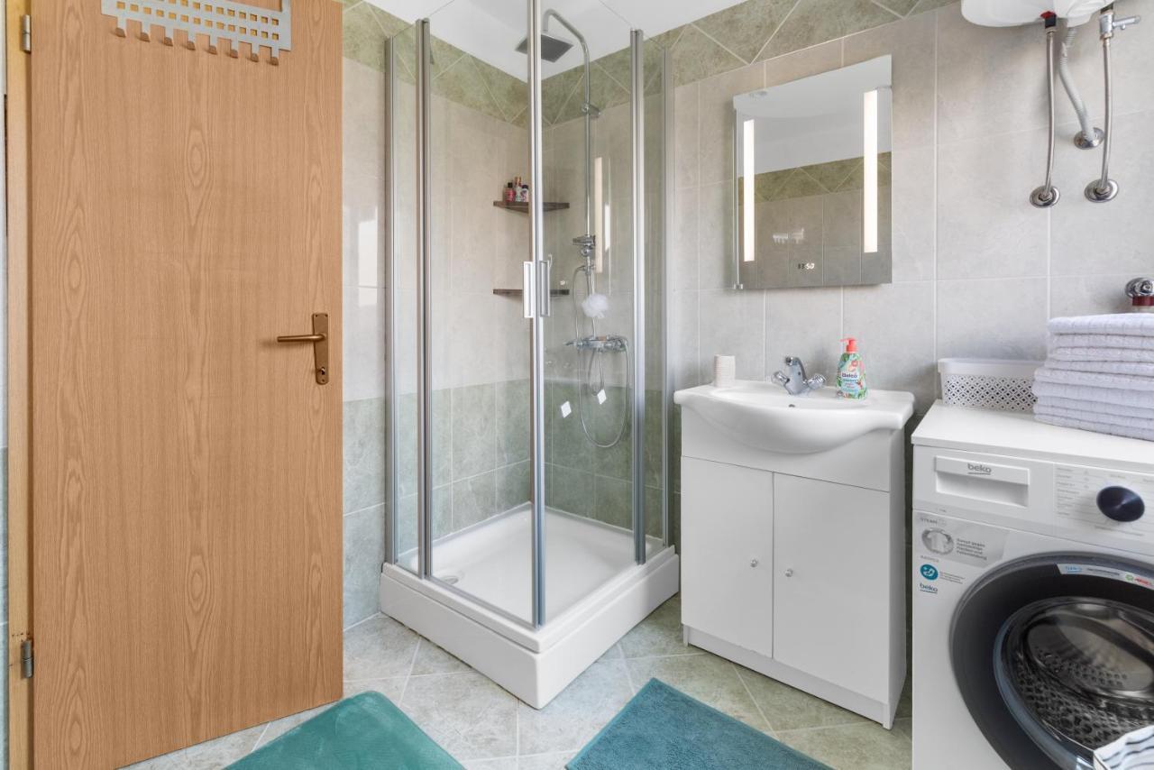 Apartment Mdm Buje Eksteriør billede