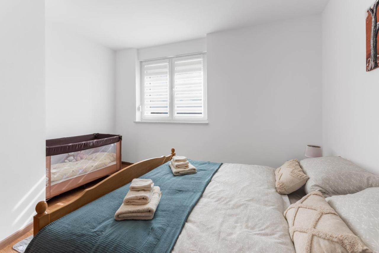 Apartment Mdm Buje Eksteriør billede