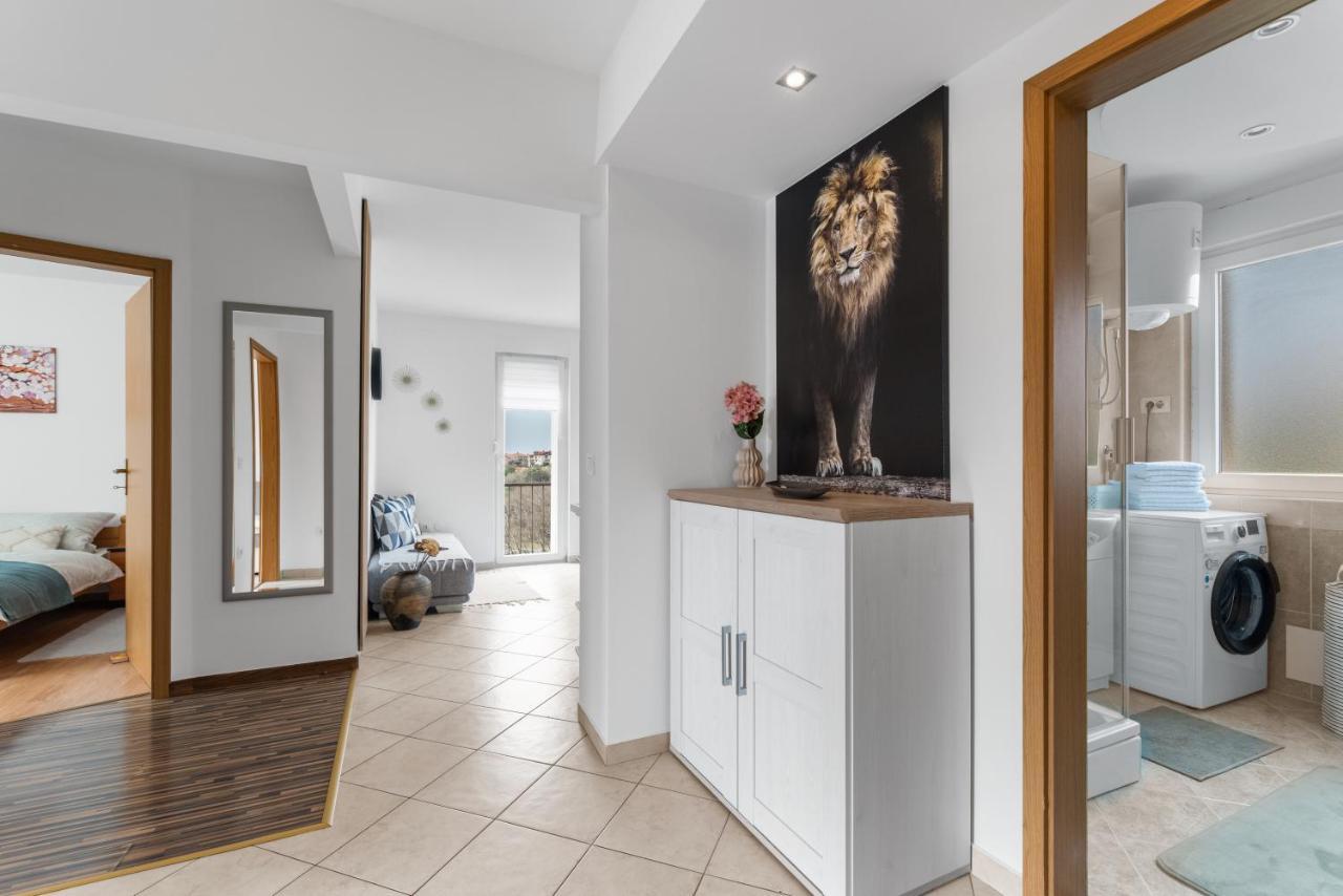 Apartment Mdm Buje Eksteriør billede