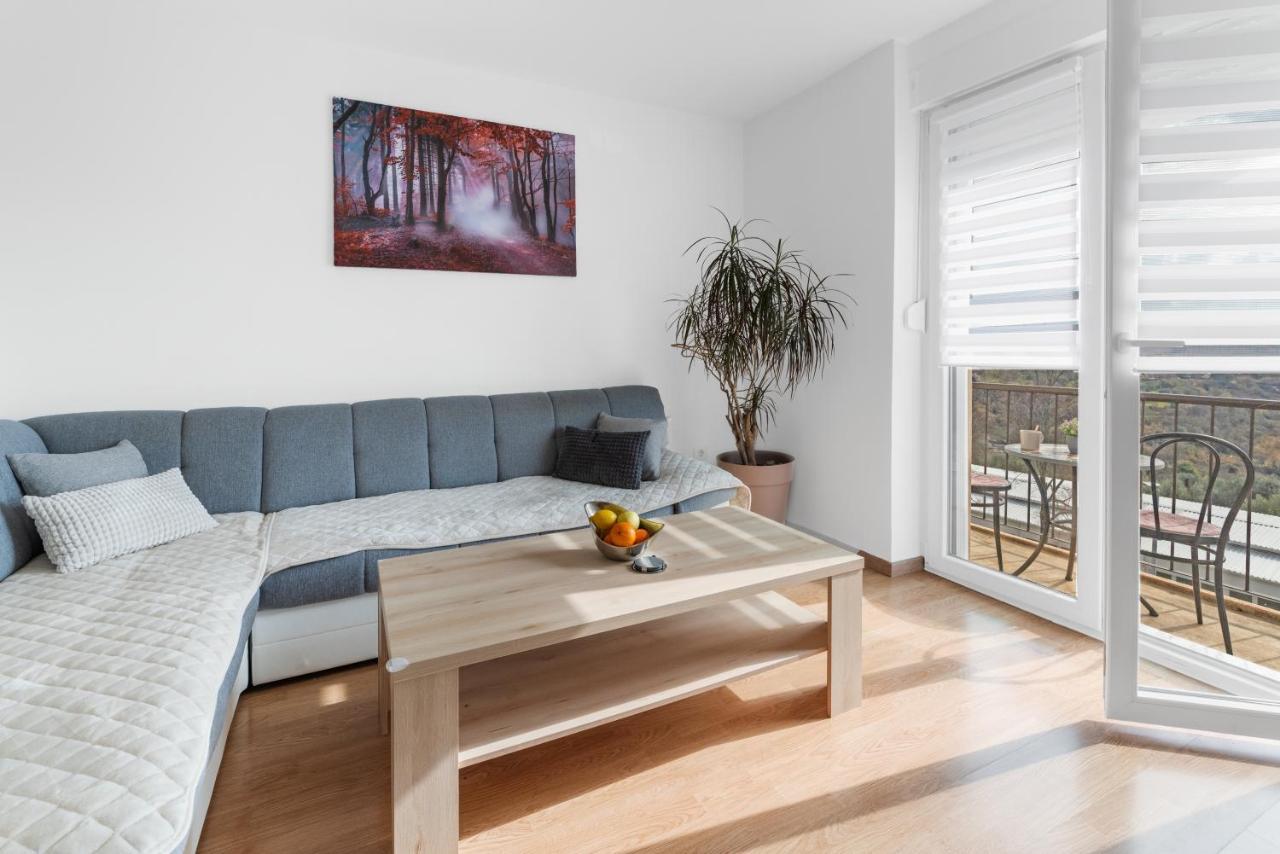Apartment Mdm Buje Eksteriør billede