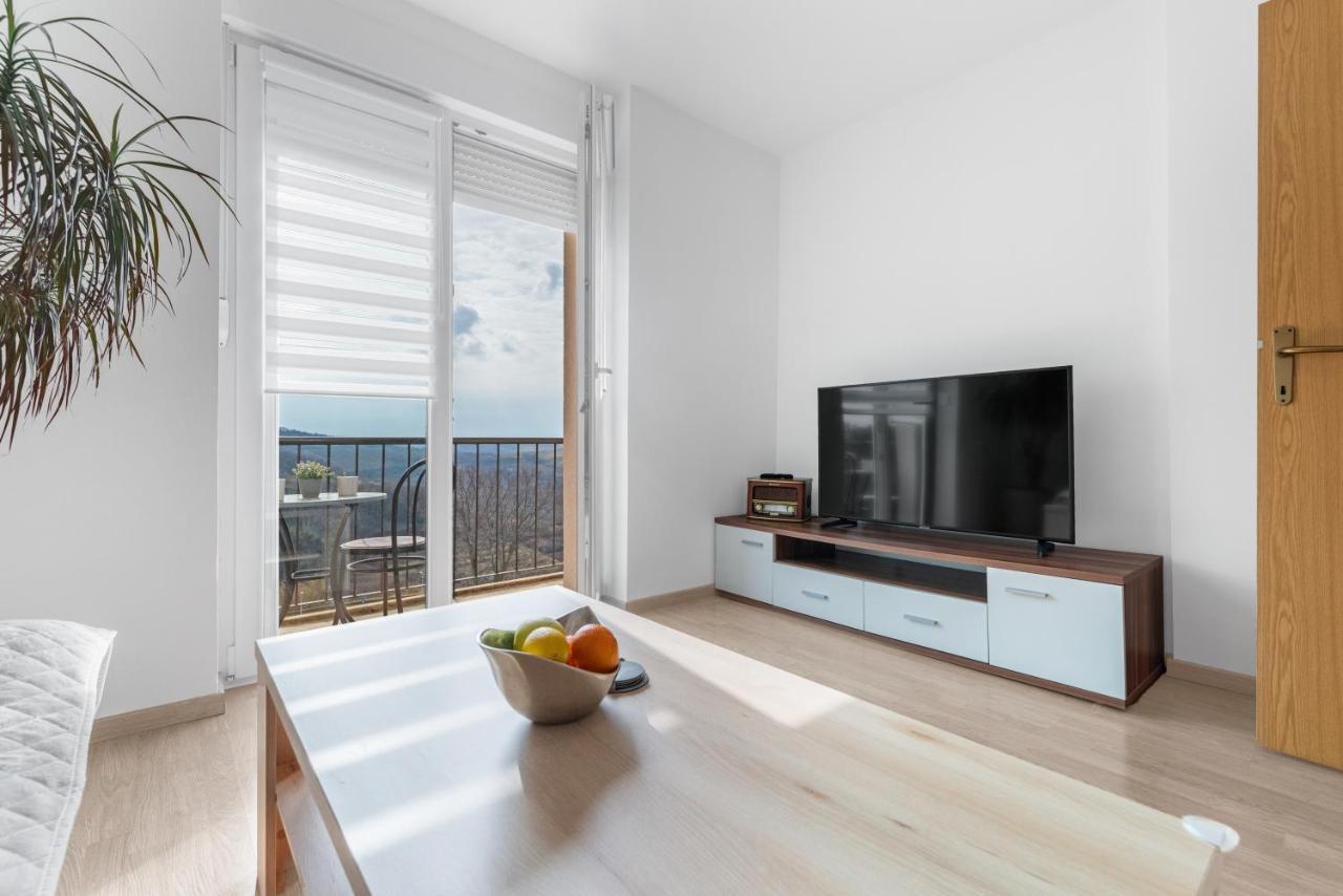 Apartment Mdm Buje Eksteriør billede