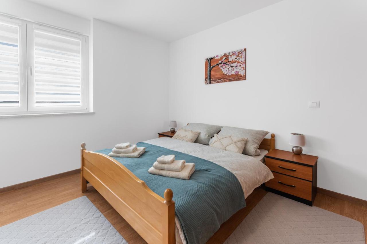 Apartment Mdm Buje Eksteriør billede