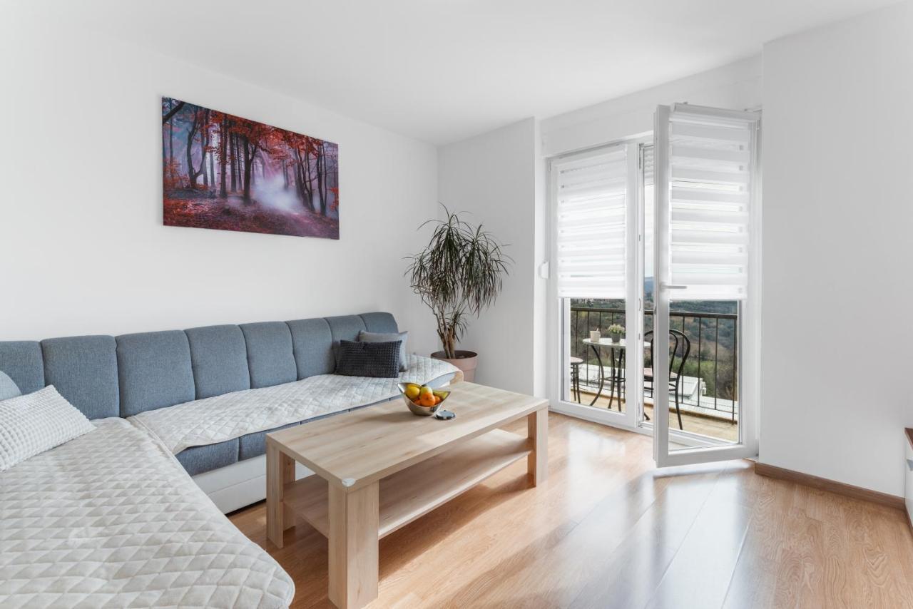 Apartment Mdm Buje Eksteriør billede
