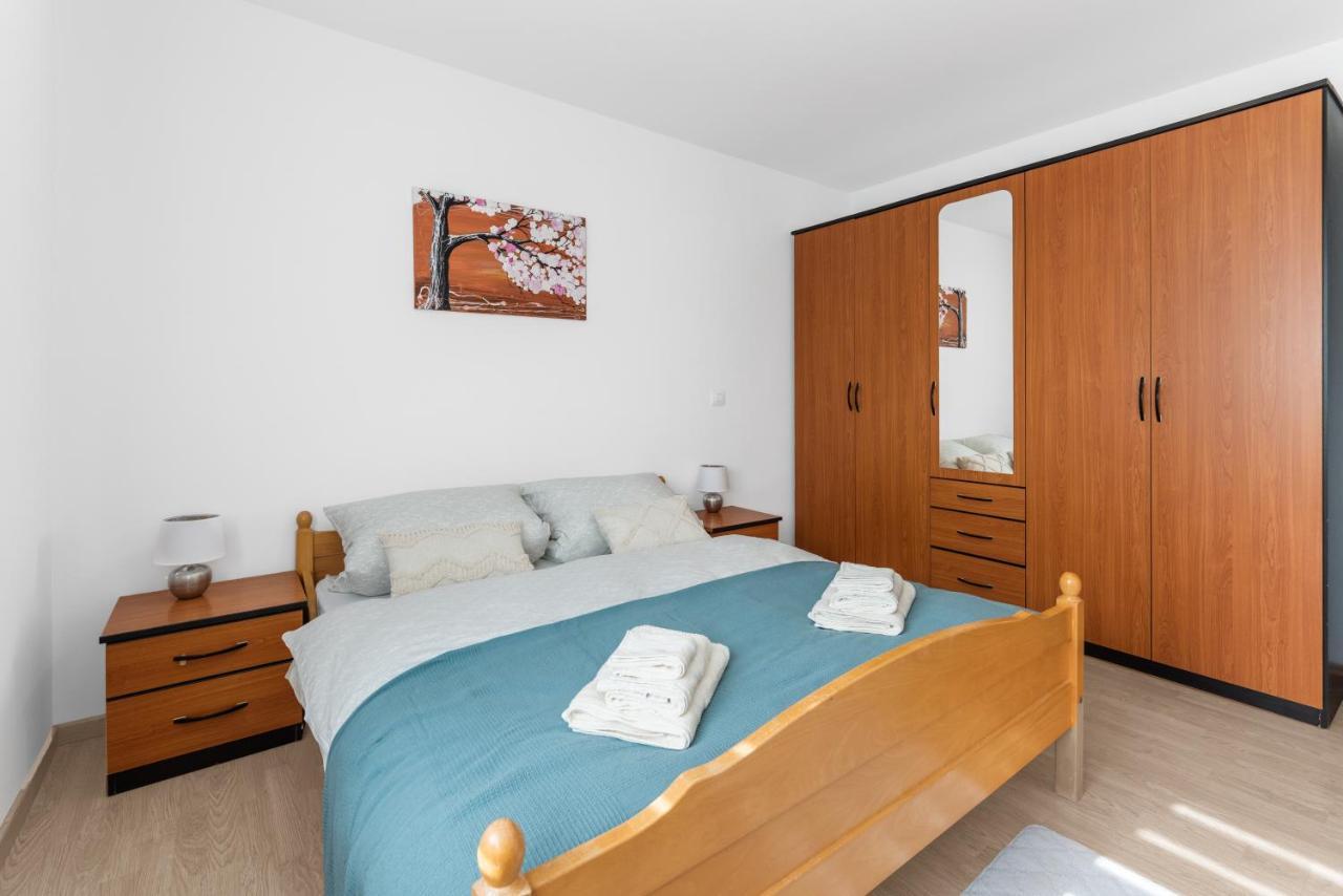 Apartment Mdm Buje Eksteriør billede