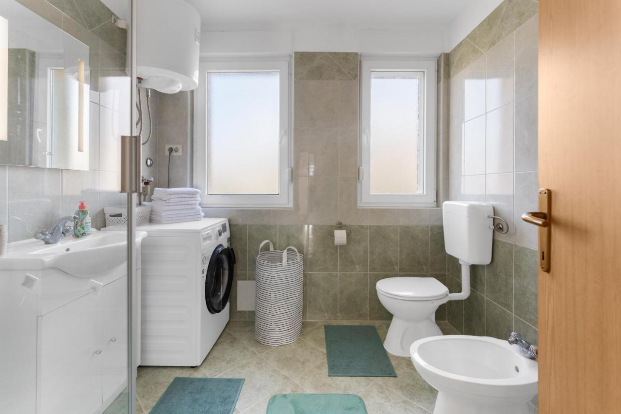 Apartment Mdm Buje Eksteriør billede