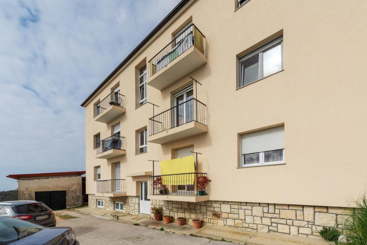Apartment Mdm Buje Eksteriør billede